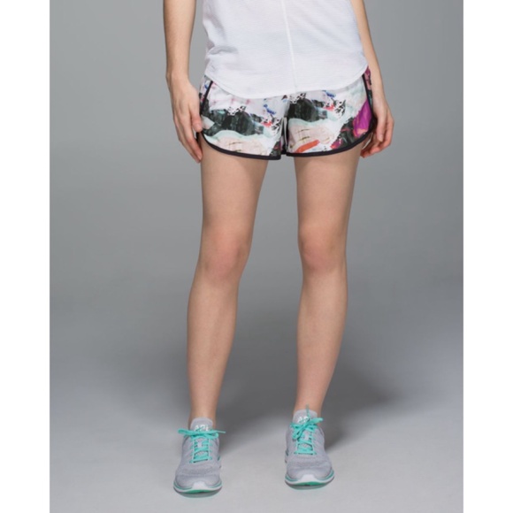 Lululemon Tracker Short III *4-way Stretch - Picture 2 of 8